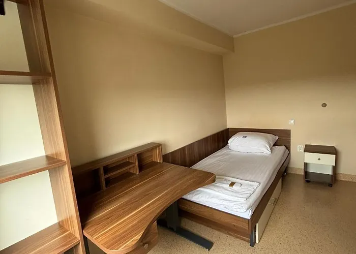 Hotel apartamentowy Dom Akademicki Przy Ulicy Nieszawskiej